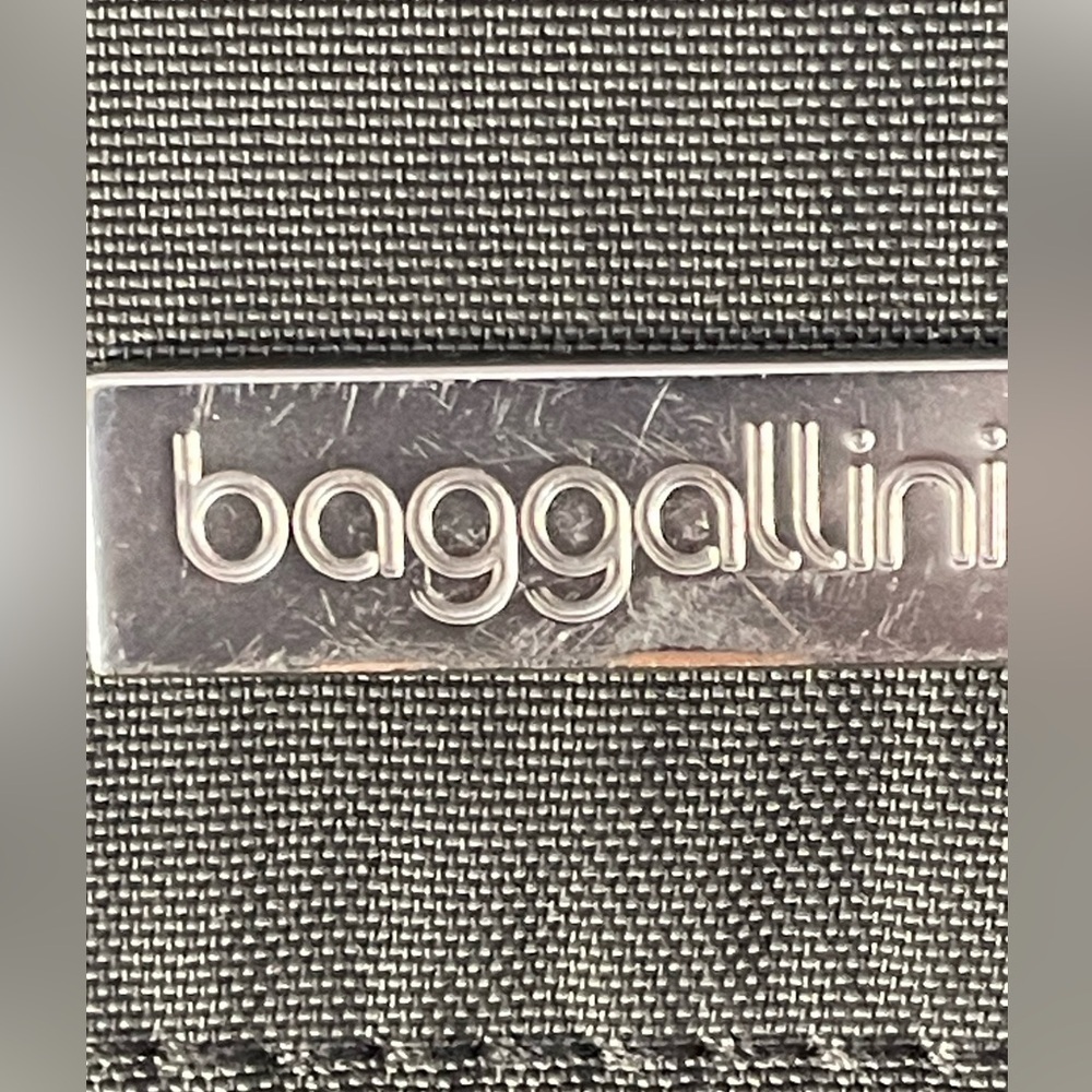 Baggallini women’s Crossbody pewter gray Bags/ Top zipper many pockets - Picture 3 of 6